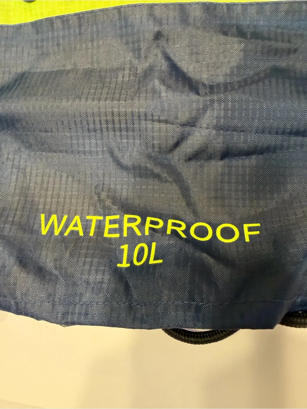 Geckobrands Waterproof 10L Pack - Navy and Lime